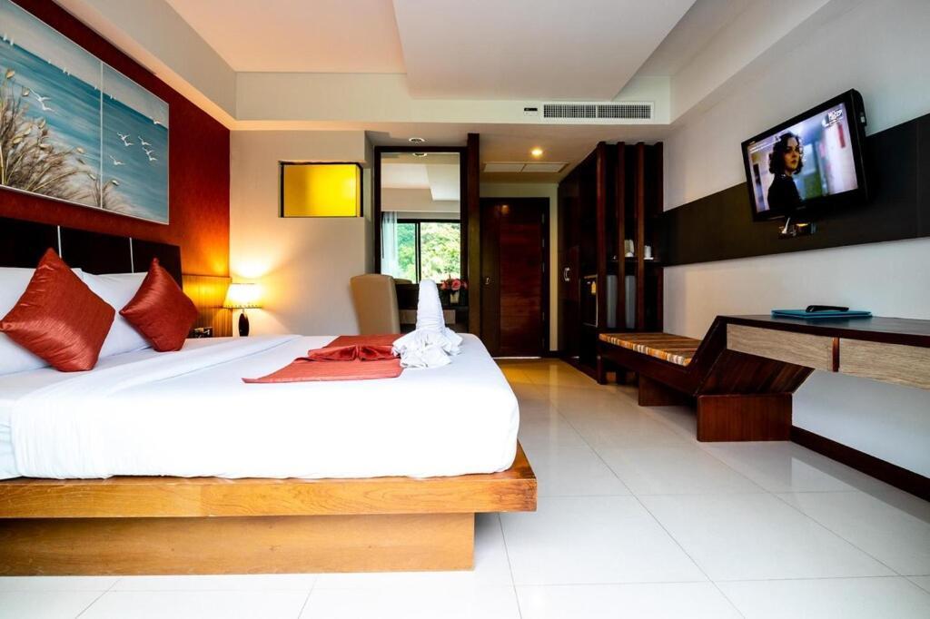 Dipantai Boutique Beach Resort Patong Exterior foto
